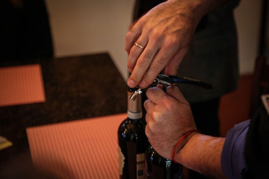 Verona: Classic Valpolicella Wine Tasting Experience - Quick planning tips so you enjoy the full hour