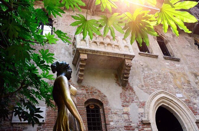 Verona e-bike tour: city center and panoramic views - Getting Started at Via Teatro Ristori: what the ride feels like from minute one