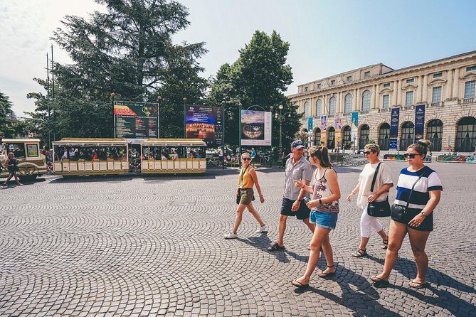 Verona Highlights Walking Tour in Small-group - Castelvecchio and Scaligero Bridge: Medieval Verona With Real War History