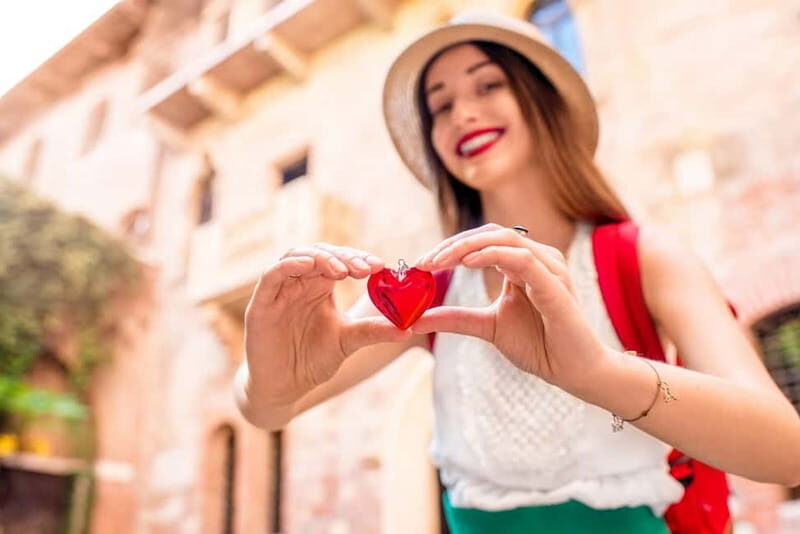Verona: Romeo and Juliet Guided Walking Tour - Piazza Erbe: the market square stop with the right kind of noise